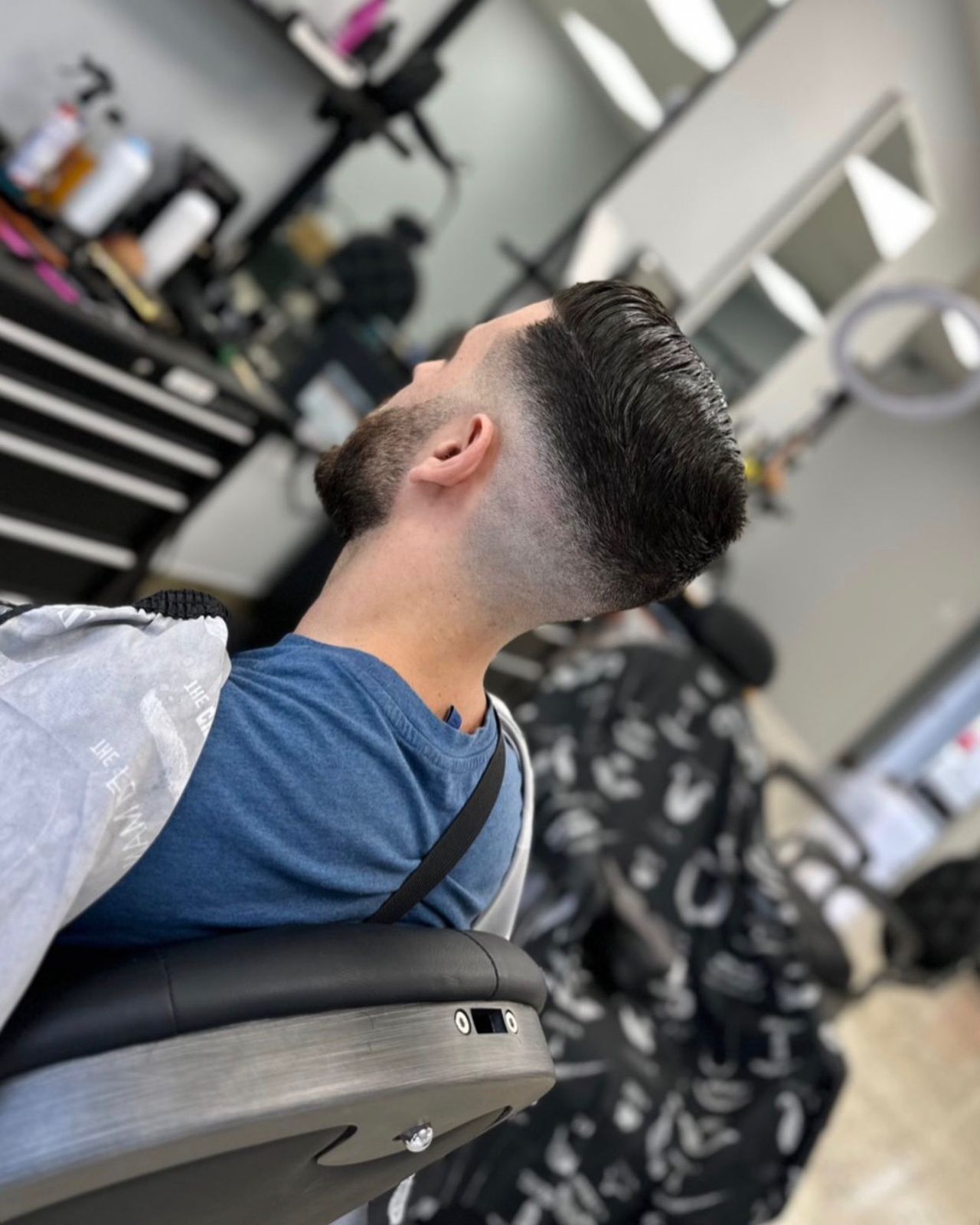 Profil — fade & barbe
